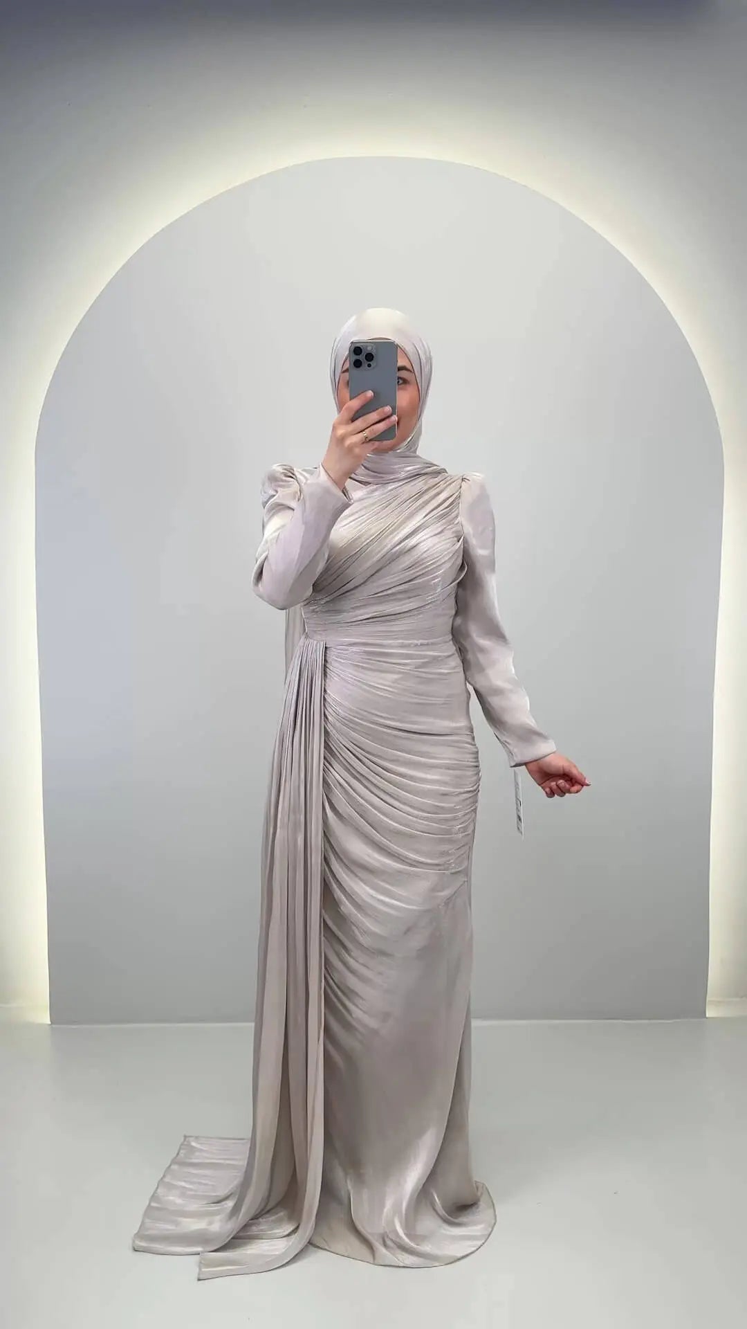 <tc>L</tc>eyla evening dress beige