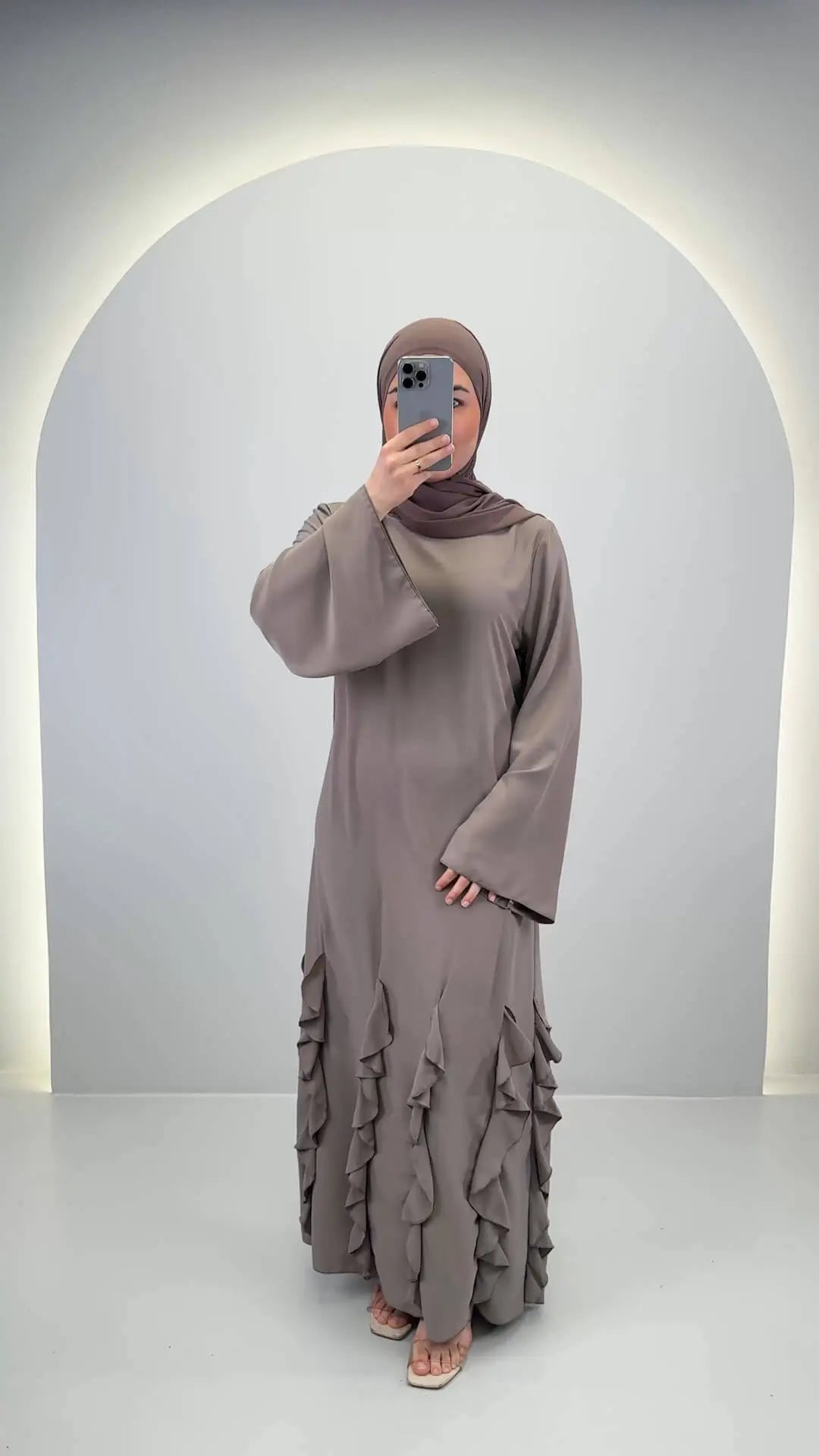 Diya aftenkjole taupe