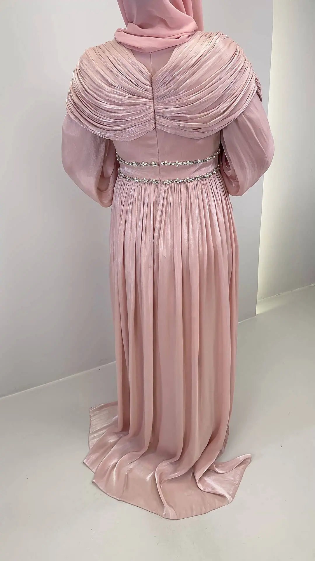 Meslina Abiye Pembe