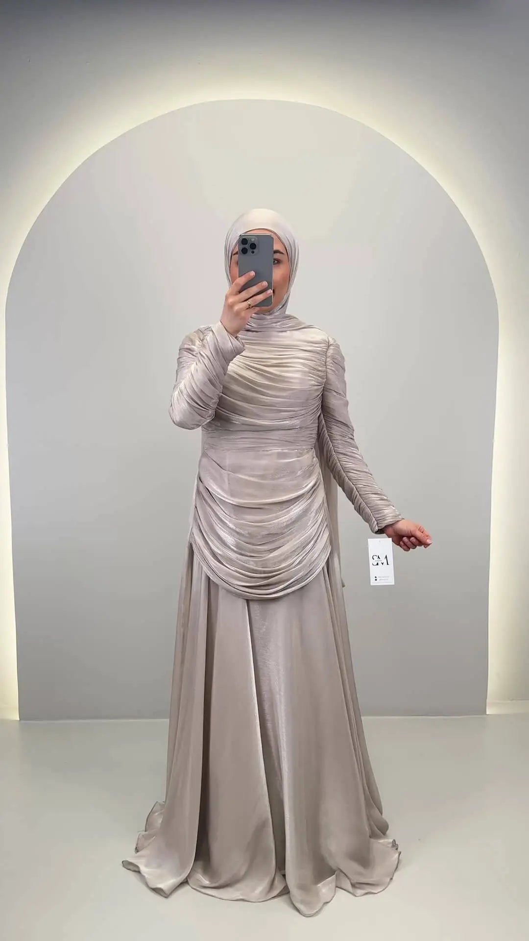 <tc>L</tc>iyan Aftenkjole Beige