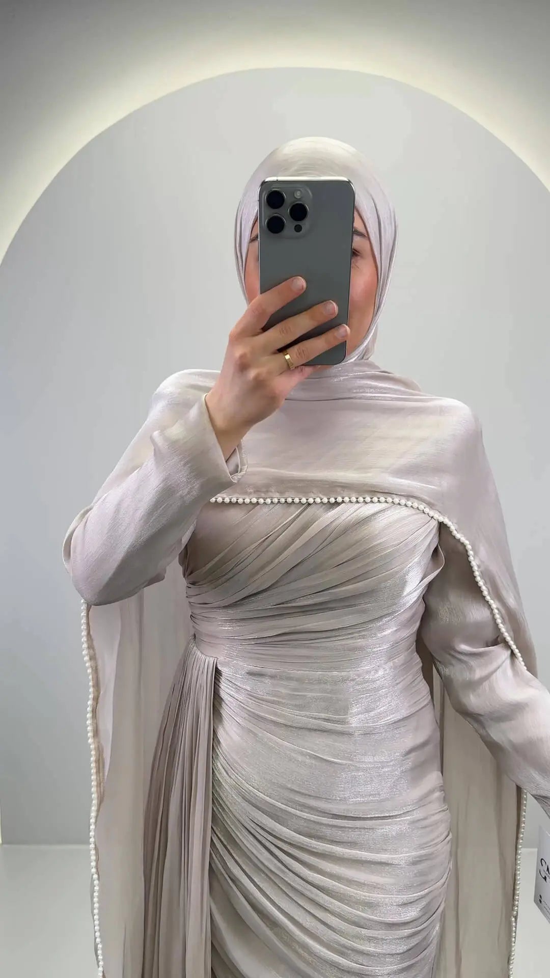 <tc>L</tc>eyla evening dress beige