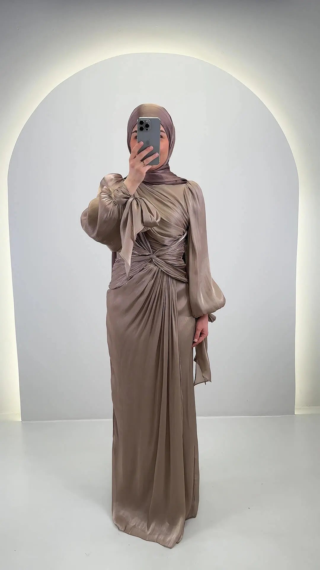 Yildiz aftenkjole taupe