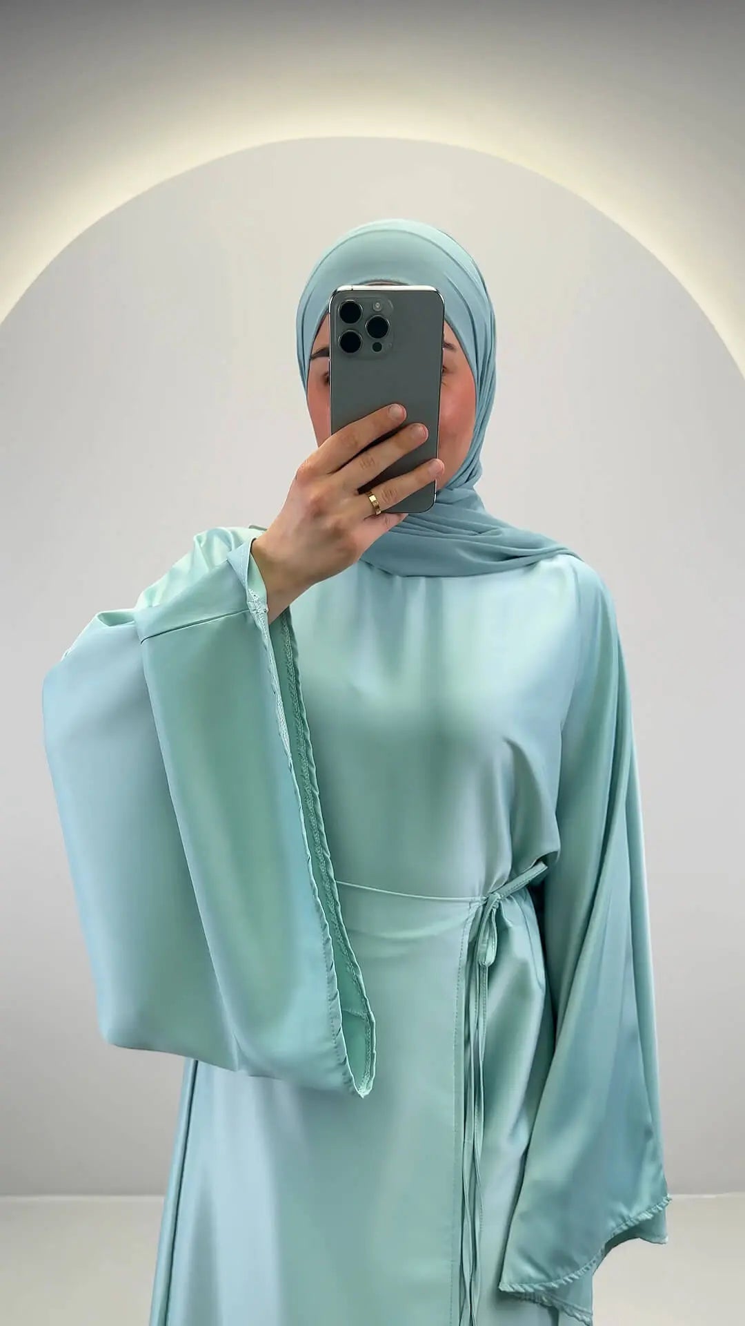 Nesa Abaya Mint