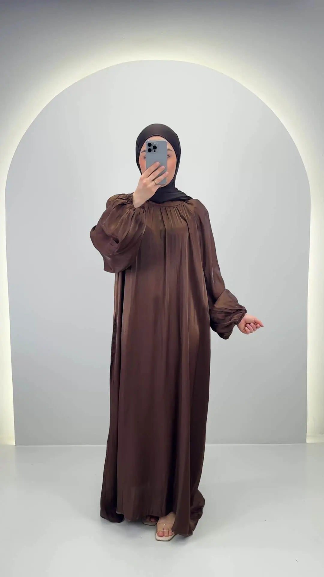 <tc>S</tc>jeg<tc>m</tc>Abaya Braun