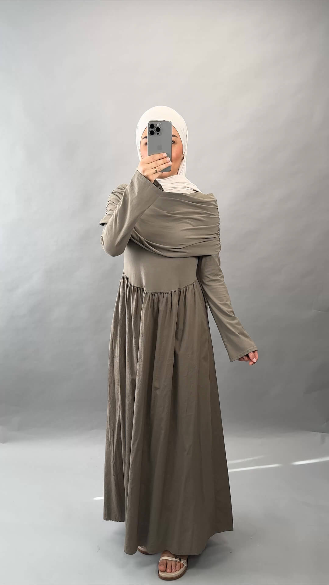 Yelena Kleid Taupe